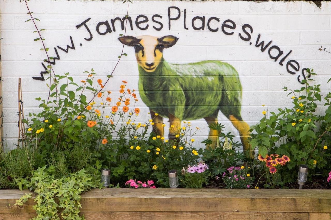 James' Place @ Pontmorlais Merthyr Tydfil Exteriör bild